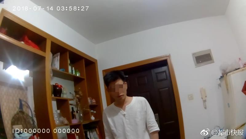 清远小巷子里面站着的人|这些神秘身影到底在等什么?,清远的街上