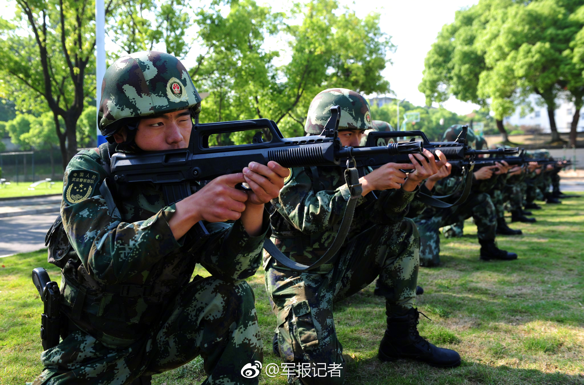 一个人晚上在酒店怎么找服务 _ 水产运输箱,一个人在酒店能干什么