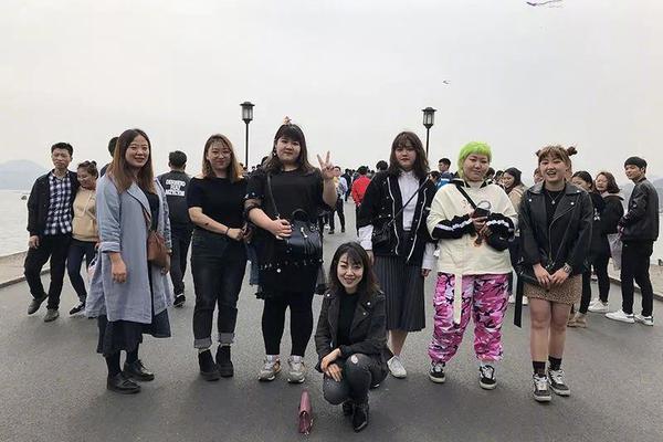 哪里按摩比较多美女 _ 英文丰富的,在哪按摩