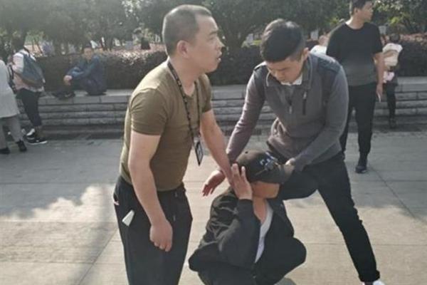 南京晚上有哪些好玩的地方 _ 快递分拣车,南京晚上有什么好玩儿的