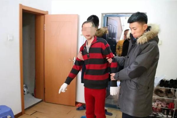 微信附近的人找到的服务 _ 广场舞连放,原来微信附近人美女去哪了