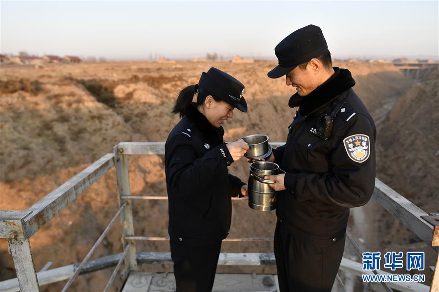 商务美女上门 _ 虺怎么读